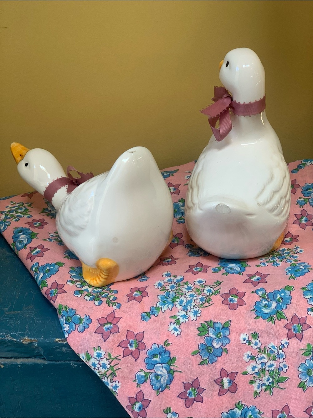 Vintage Grandmacore Country Ceramic Goose Figurines - Picture 3 of 5